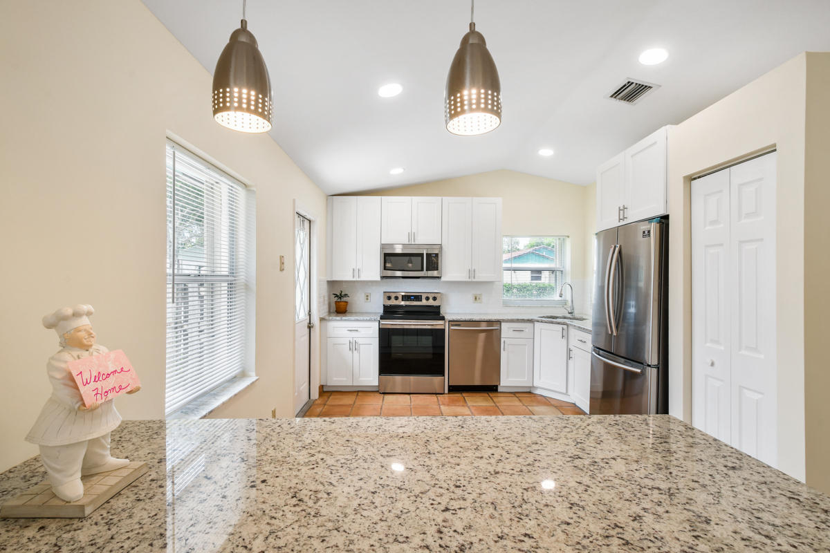 141 East Riverside Drive, Unit 23 Jupiter, FL 33469 - Photo 3 of 19 Kitchen