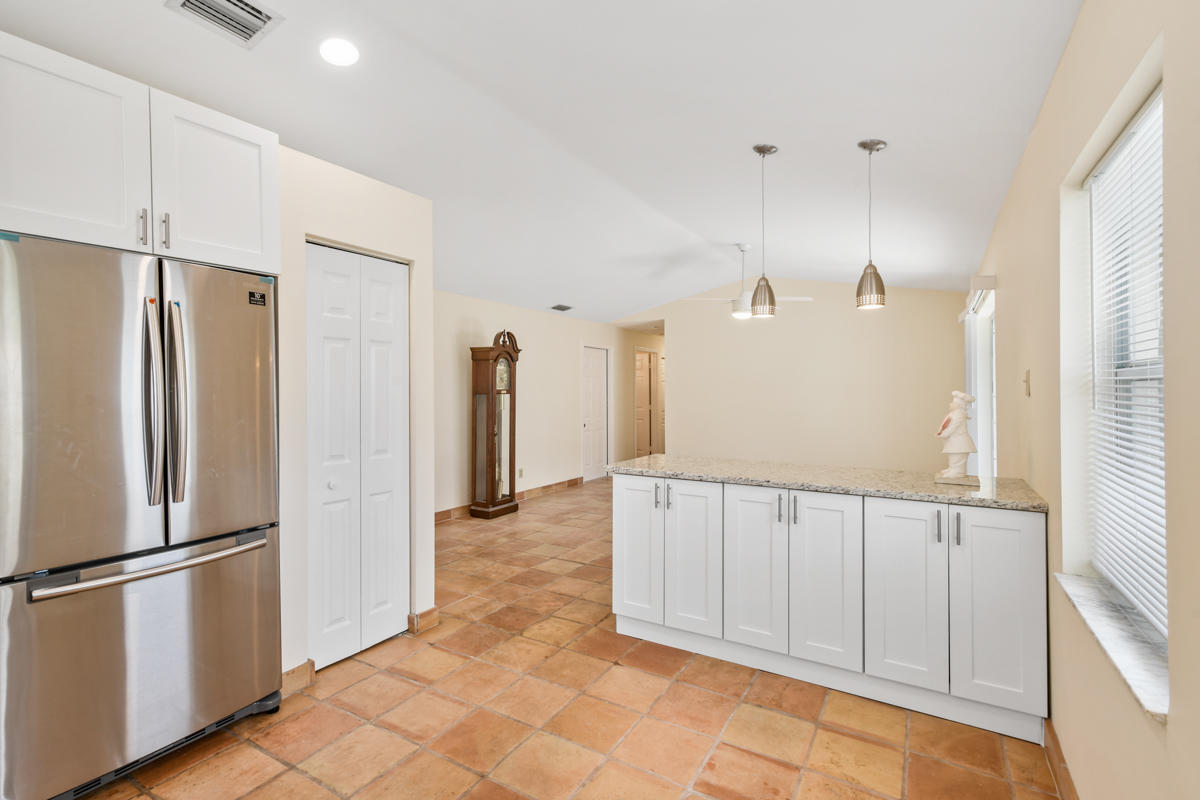141 East Riverside Drive, Unit 23 Jupiter, FL 33469 - Photo 5 of 19 Kitchen