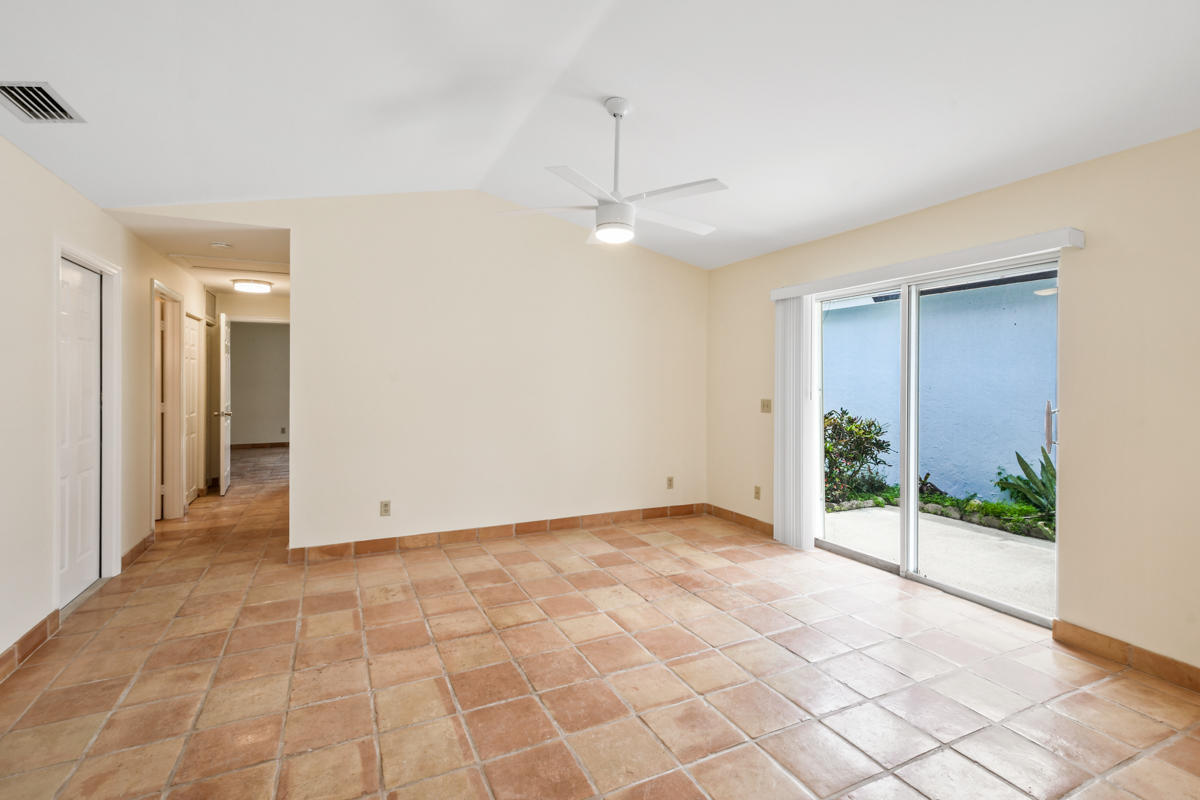141 East Riverside Drive, Unit 23 Jupiter, FL 33469 - Photo 7 of 19 Living Room