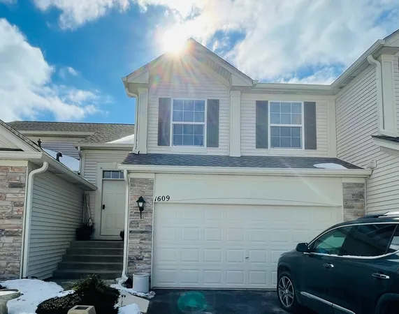 $2,500 | 1609 Fredericksburg Lane, Unit 1609, Aurora, IL 60503