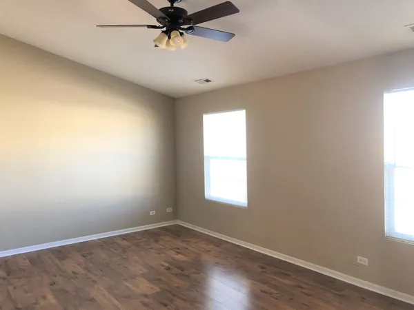 $2,500 | 1609 Fredericksburg Lane, Unit 1609, Aurora, IL 60503