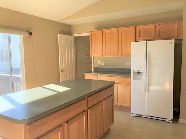 $2,500 | 1609 Fredericksburg Lane, Unit 1609, Aurora, IL 60503