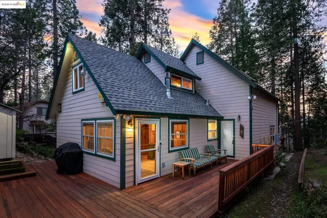 a view of a house with backyard and sitting area