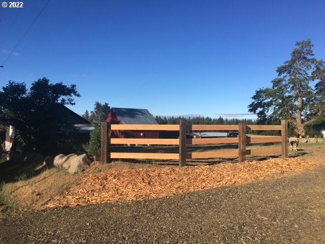 537 Cedar Valley Road Goldendale, WA 98620 - Photo 21 of 24 a view of a yard with wooden fence