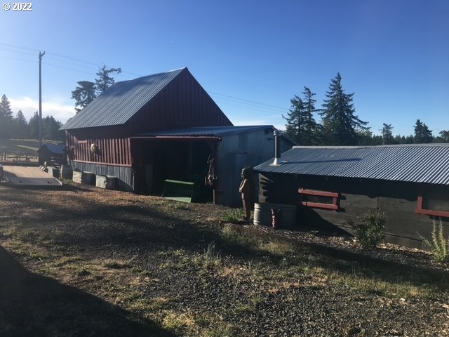 537 Cedar Valley Road Goldendale, WA 98620 - Photo 4 of 24 a front view of a house with a yard