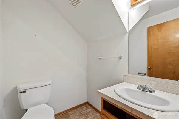 $2,000 | 2312 East Division Street, Unit C, Mount Vernon, WA 98274