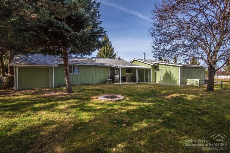 61850 Pettigrew Road Bend, OR 97702 - Photo 14 of 18 Large back yard. Garage on end is a pul