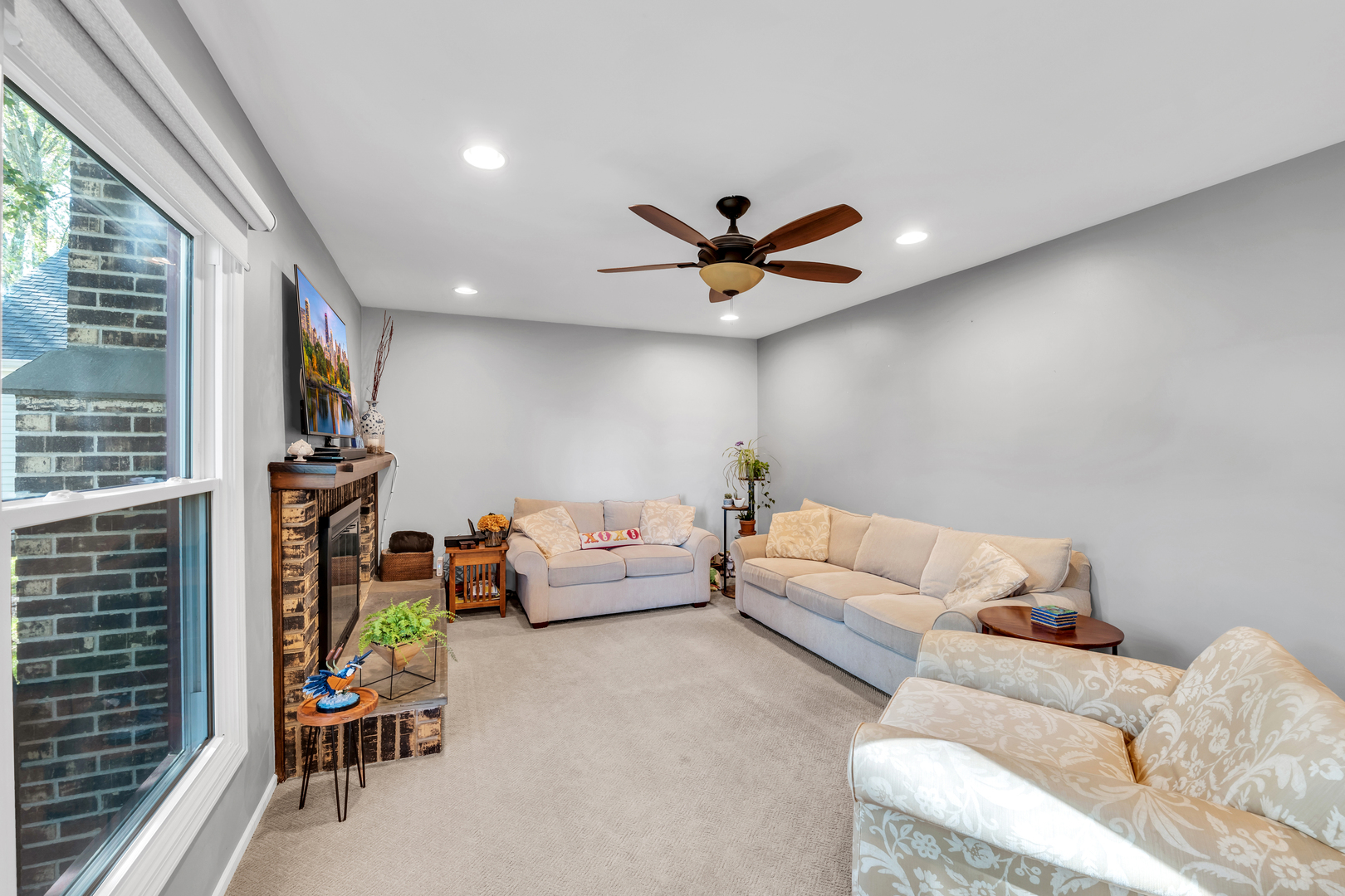 896 Chaucer Way Buffalo Grove, IL 60089 - Photo 14 of 26 a living room with furniture and a large window