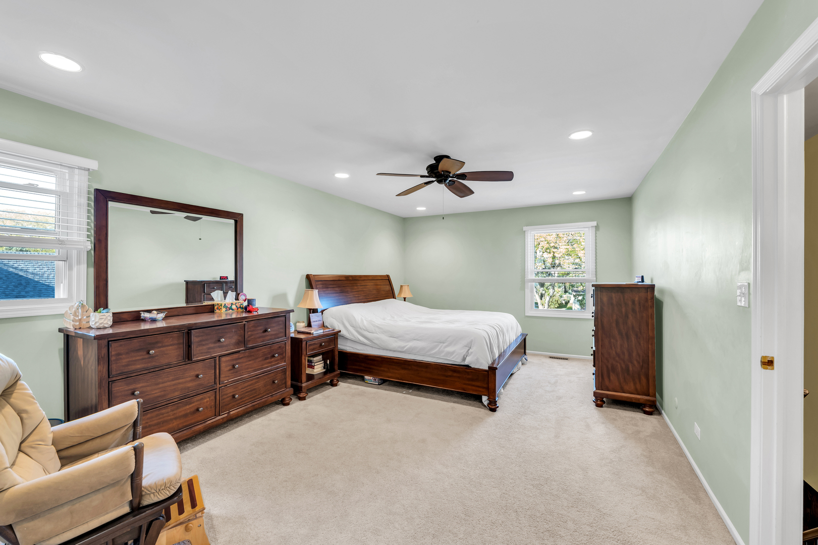 896 Chaucer Way Buffalo Grove, IL 60089 - Photo 17 of 26 a bedroom with a bed and window