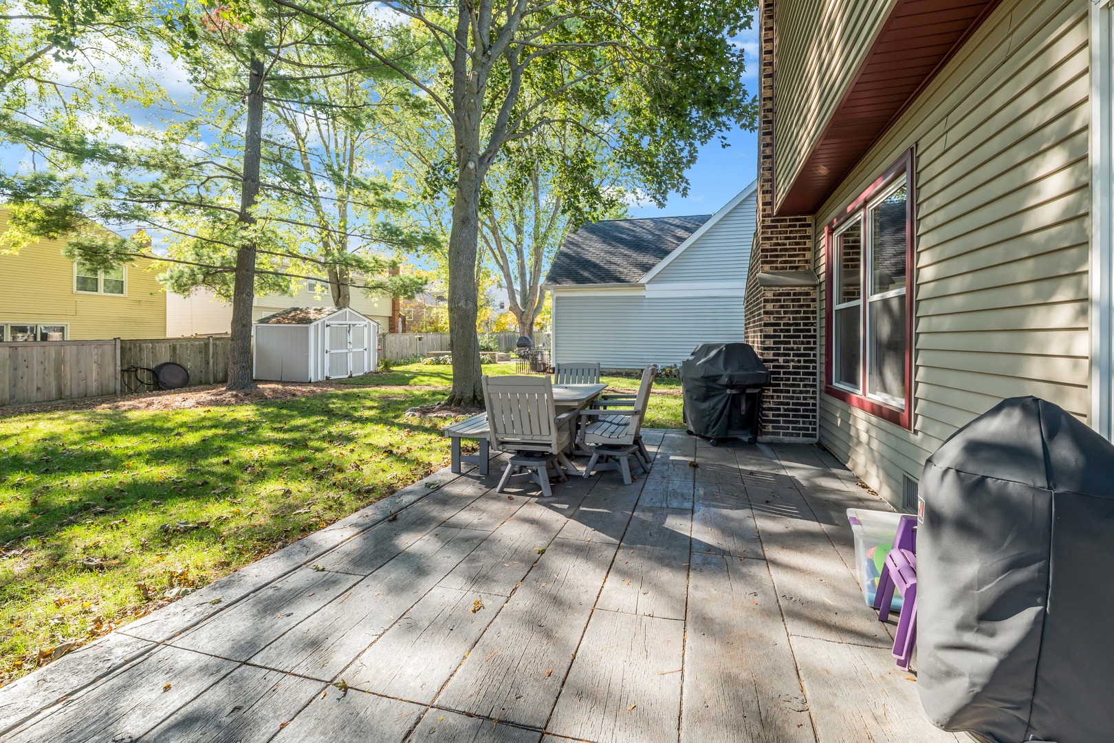 896 Chaucer Way Buffalo Grove, IL 60089 - Photo 24 of 26 a view of backyard with table and chairs and a large tree
