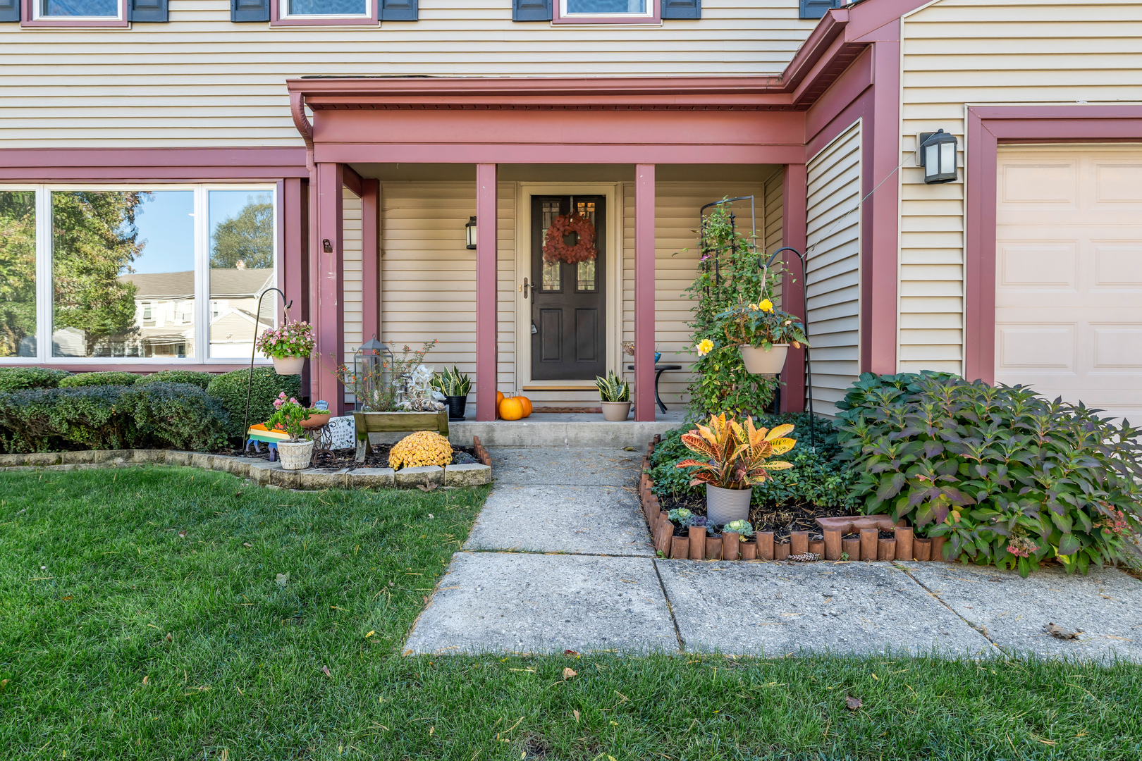 896 Chaucer Way Buffalo Grove, IL 60089 - Photo 3 of 26 a front view of a house with outdoor seating and plants