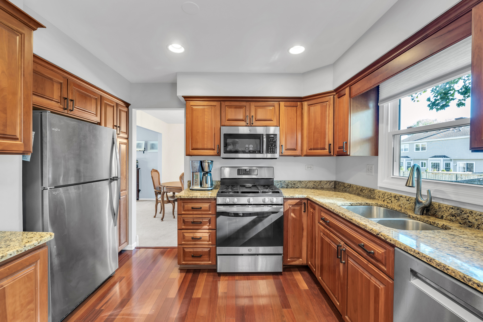 896 Chaucer Way Buffalo Grove, IL 60089 - Photo 10 of 26 a kitchen with granite countertop a refrigerator stove and sink