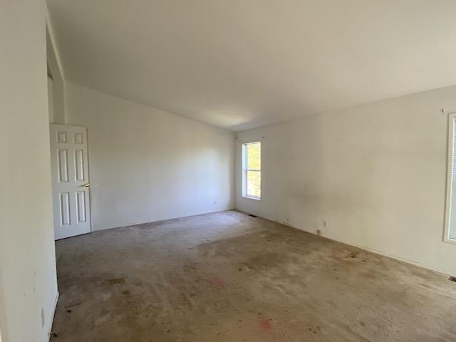 431-433124 Bedroom Master Angle 2
