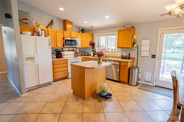 $399,999 | 7887 Dahl Road Northeast, Moses Lake, WA 98837