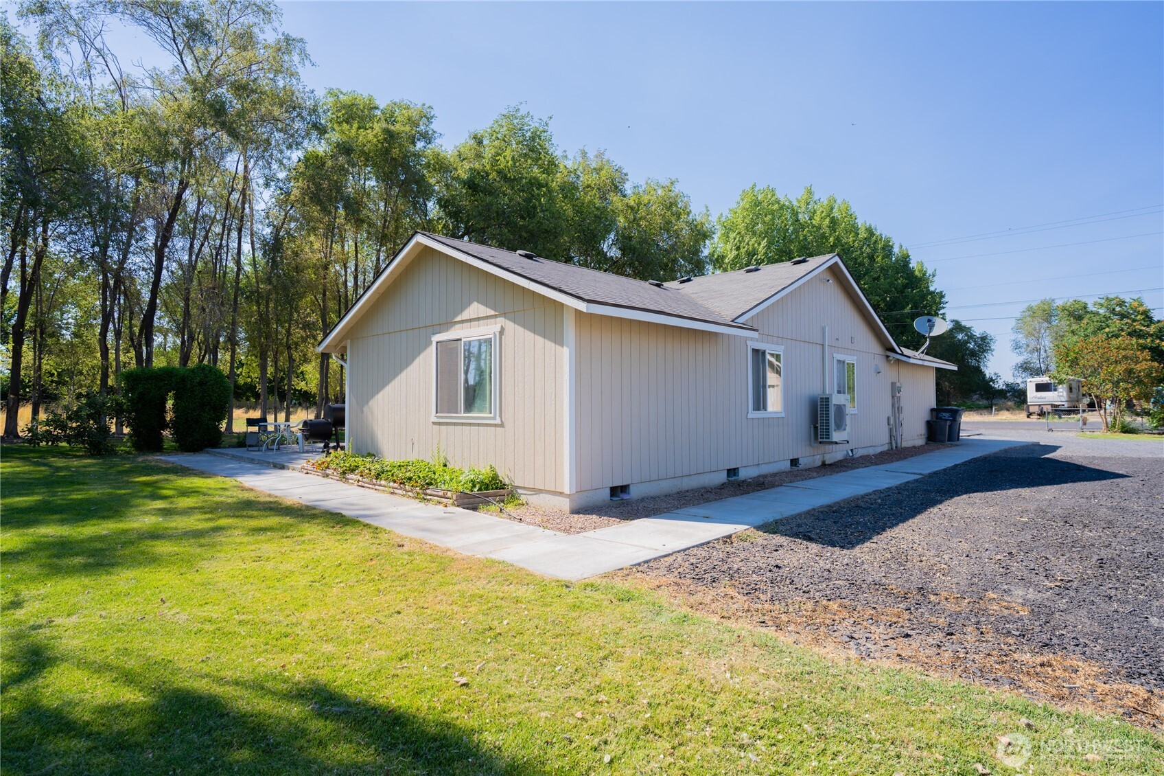 7887 Dahl Road Northeast Moses Lake, WA 98837 - Photo 8 of 39