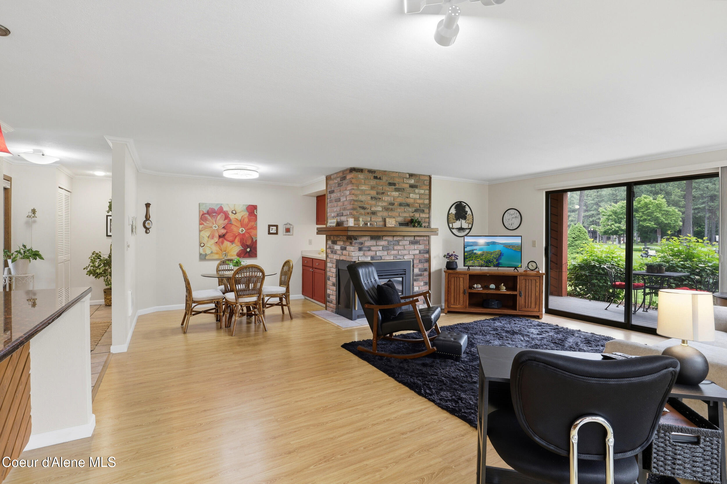 5299 West Green Court, Unit 9 Rathdrum, ID 83858 - Photo 12 of 37 Living Room