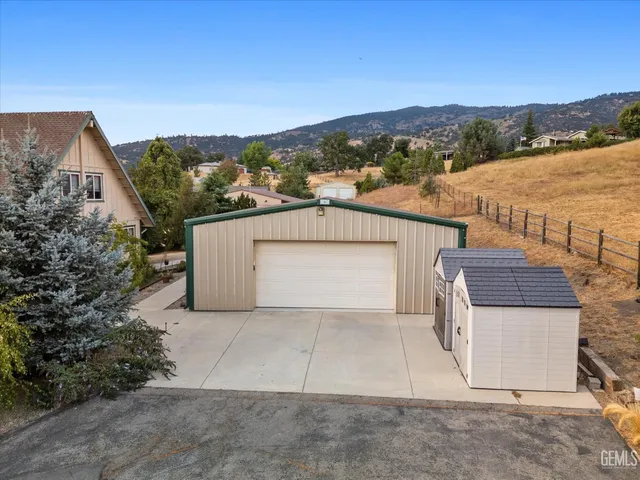 a view of a house with a backyard