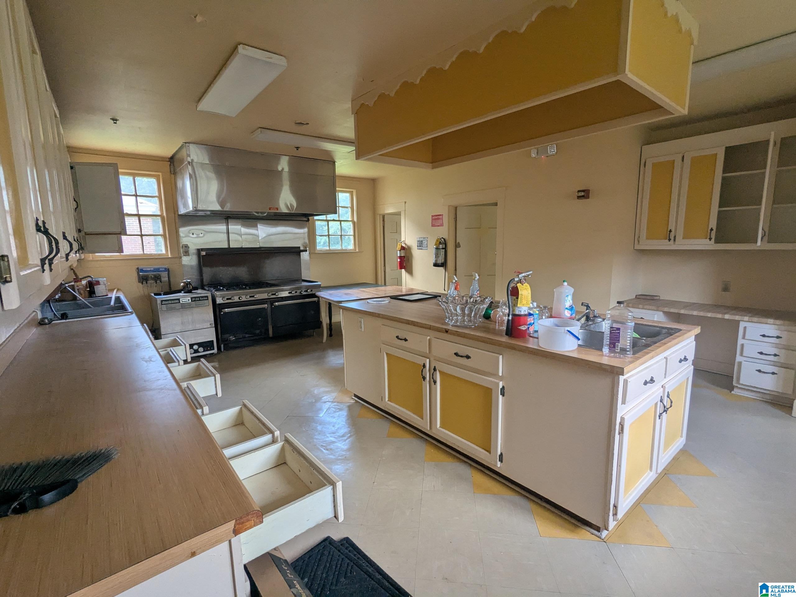 614 Chaffee Street Talladega, AL 35160 - Photo 6 of 27