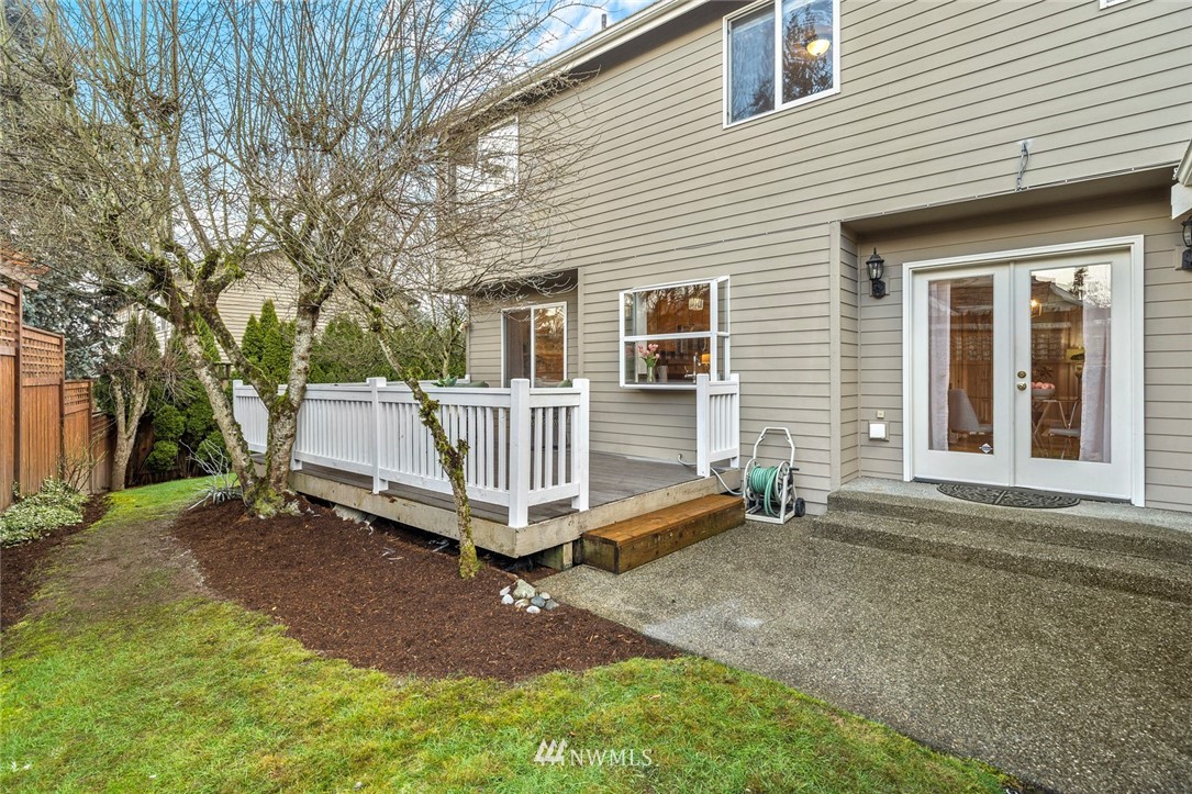 5112 Northeast 20th Street Renton, WA 98059 - Photo 33 of 40 a backyard of a house with a deck