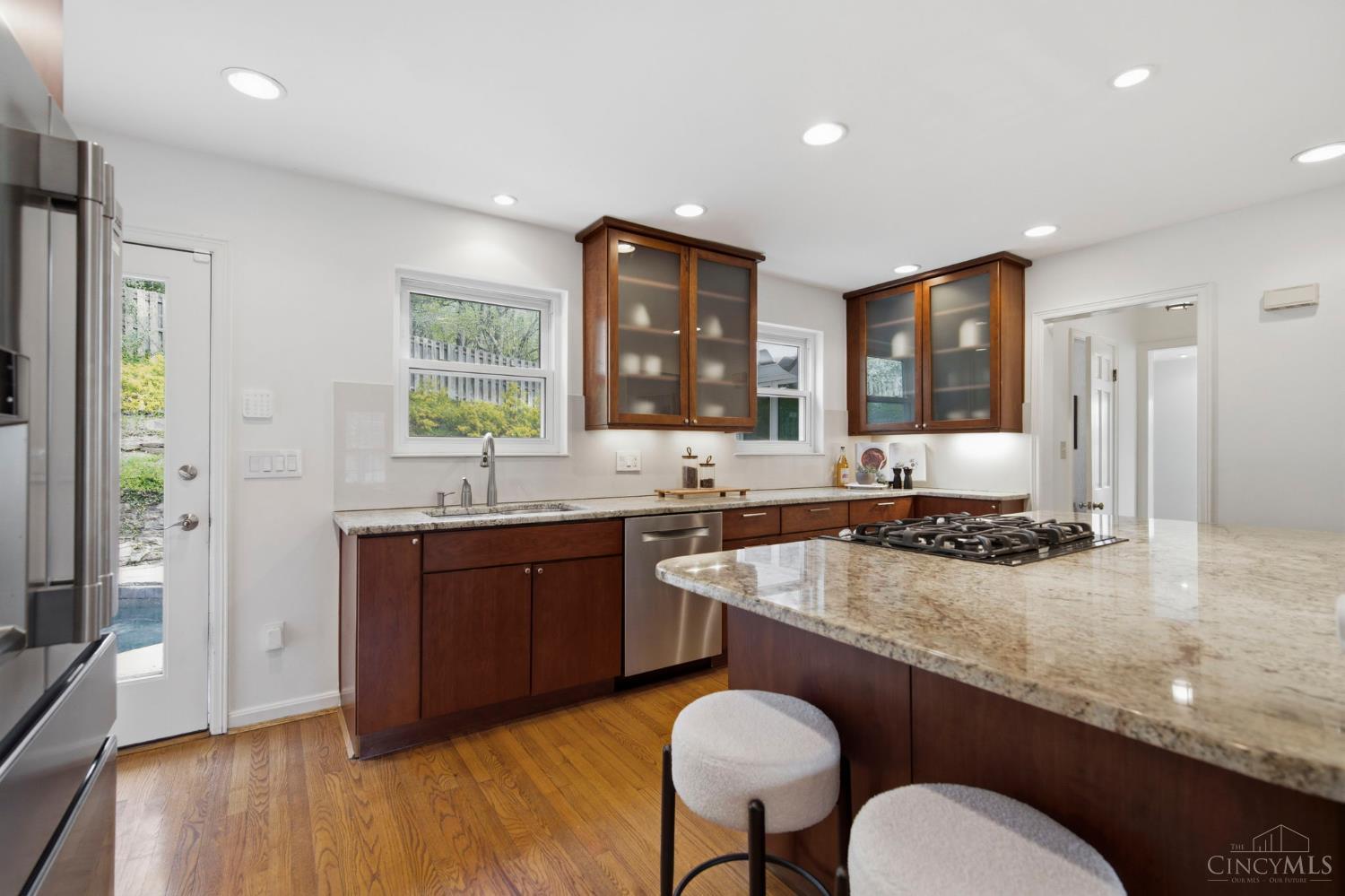 2750 Lower Grandin Road Cincinnati, OH 45208 - Photo 8 of 44