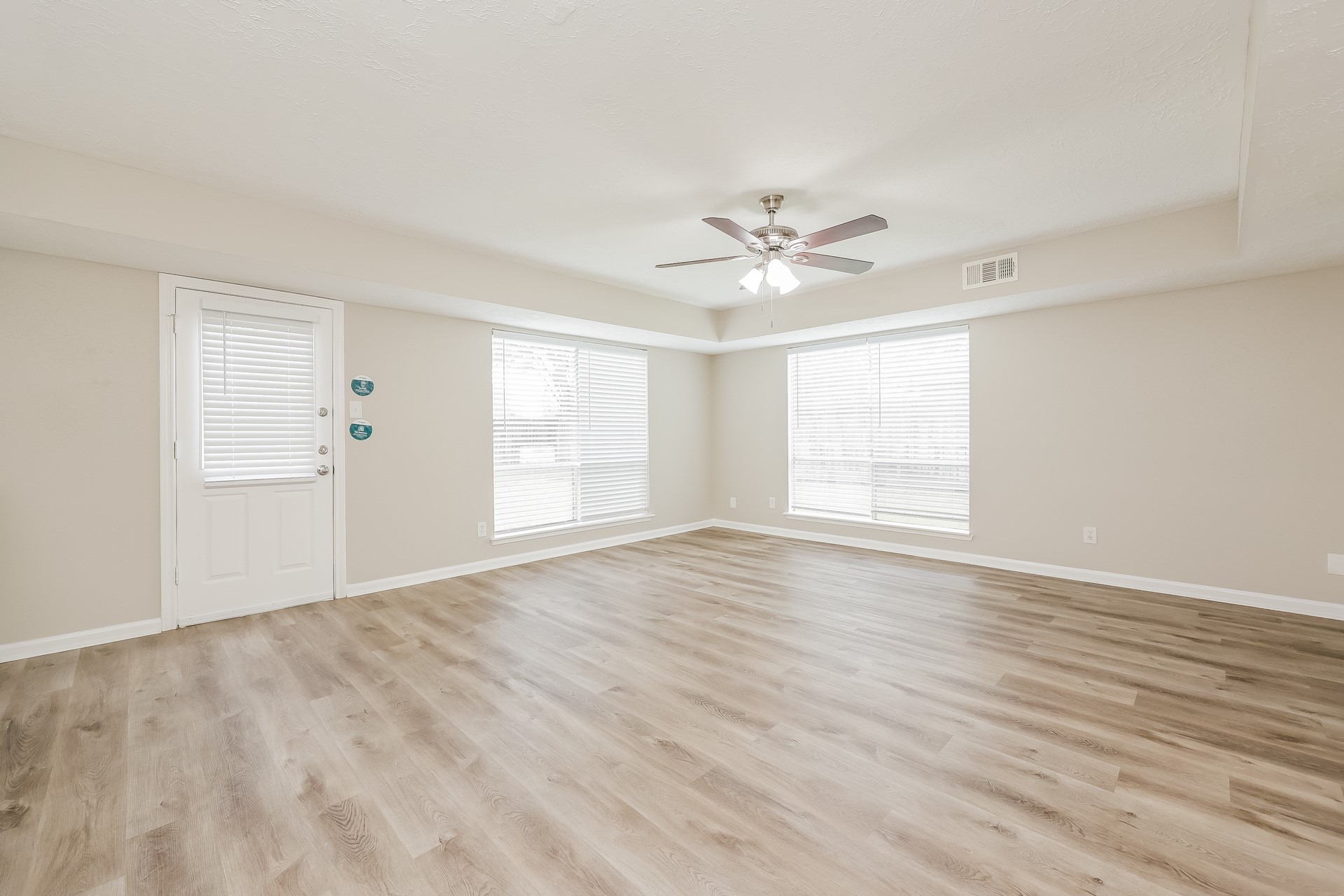 4911 Larksong Lane Spring, TX 77388 - Photo 4 of 17