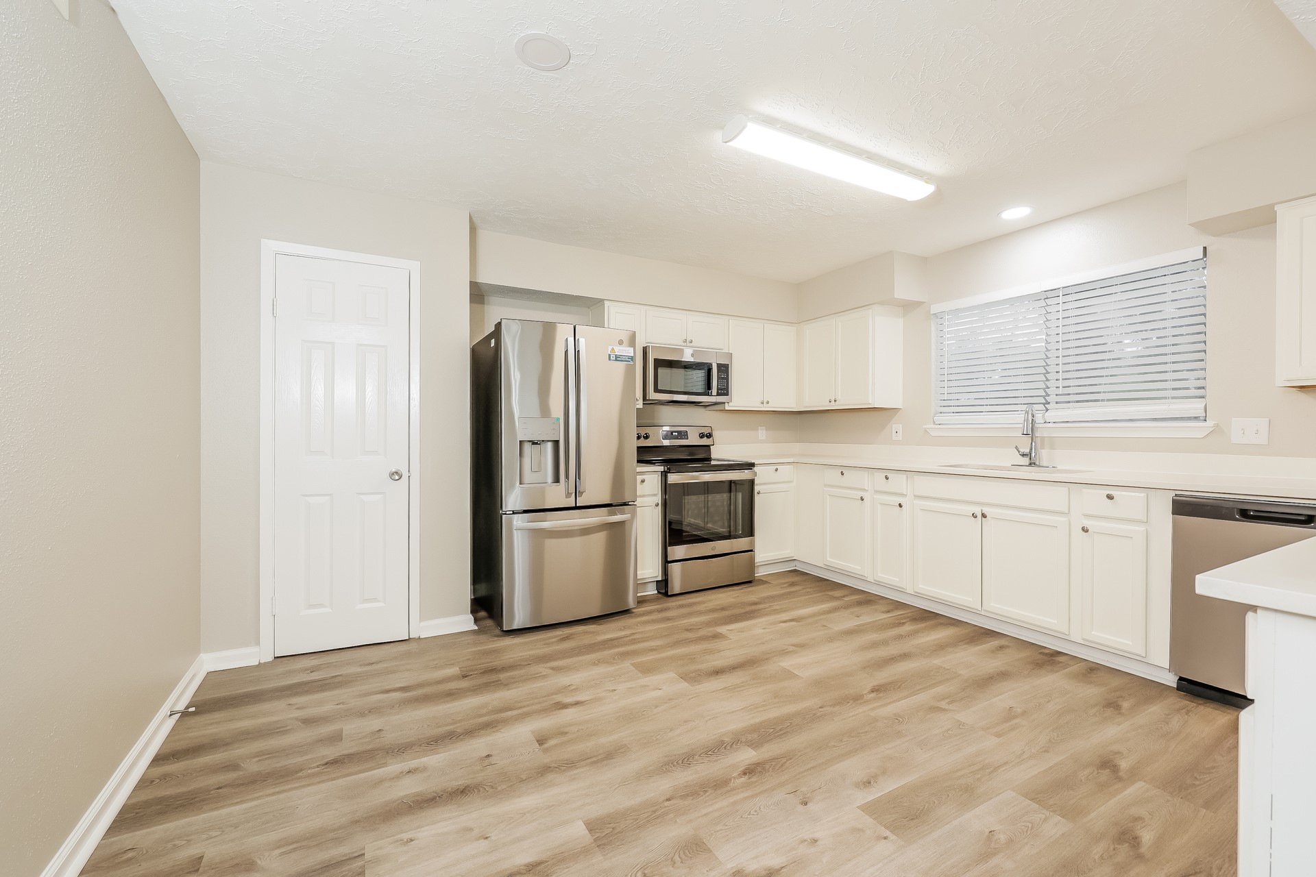 4911 Larksong Lane Spring, TX 77388 - Photo 5 of 17