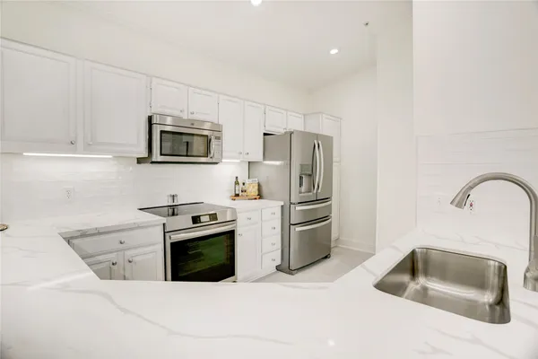 $255,000 | 2111 Welch Street, Unit A331, Houston, TX 77019