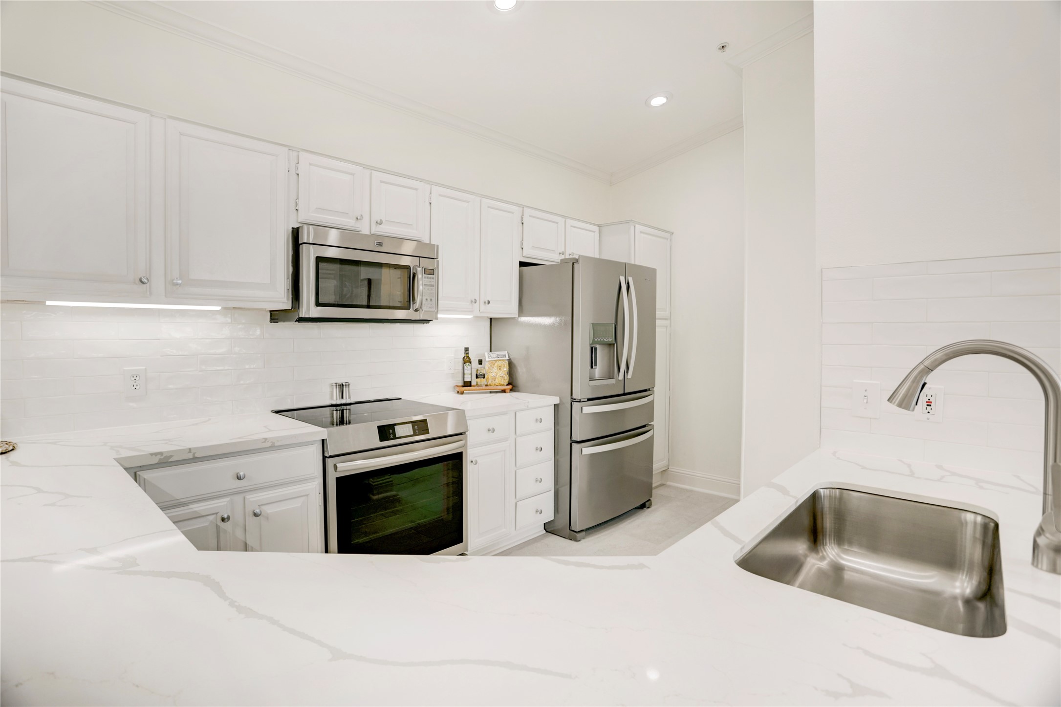 2111 Welch Street, Unit A331 Houston, TX 77019 - Photo 5 of 24