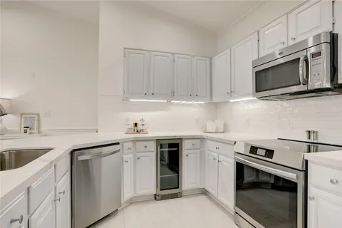 $255,000 | 2111 Welch Street, Unit A331, Houston, TX 77019