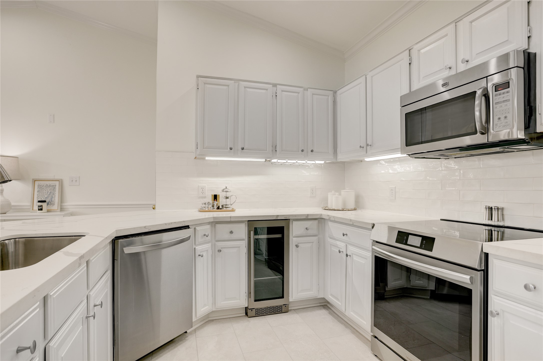 2111 Welch Street, Unit A331 Houston, TX 77019 - Photo 7 of 24