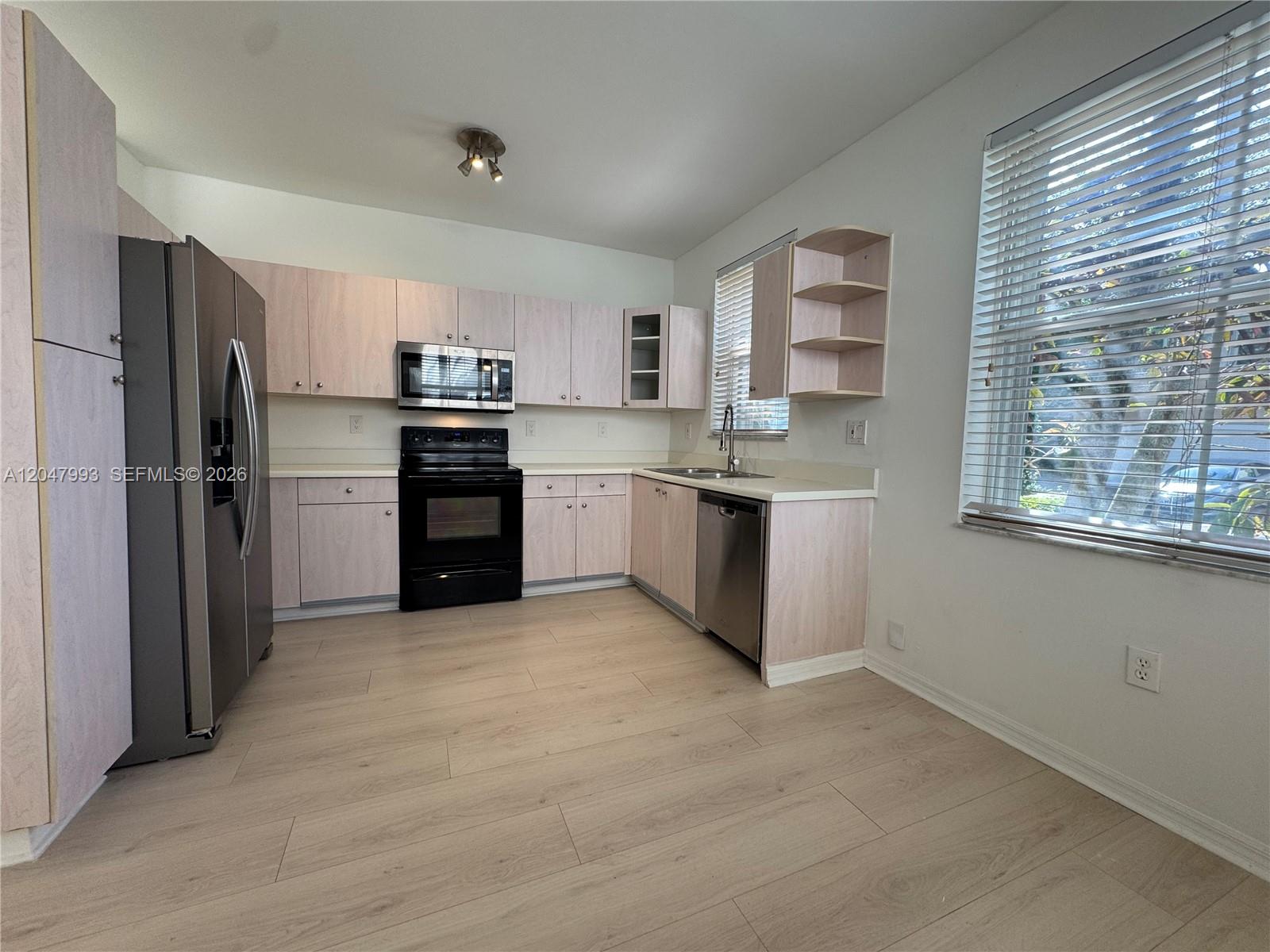 1595 Seagrape Way Hollywood, FL 33019 - Photo 4 of 39
