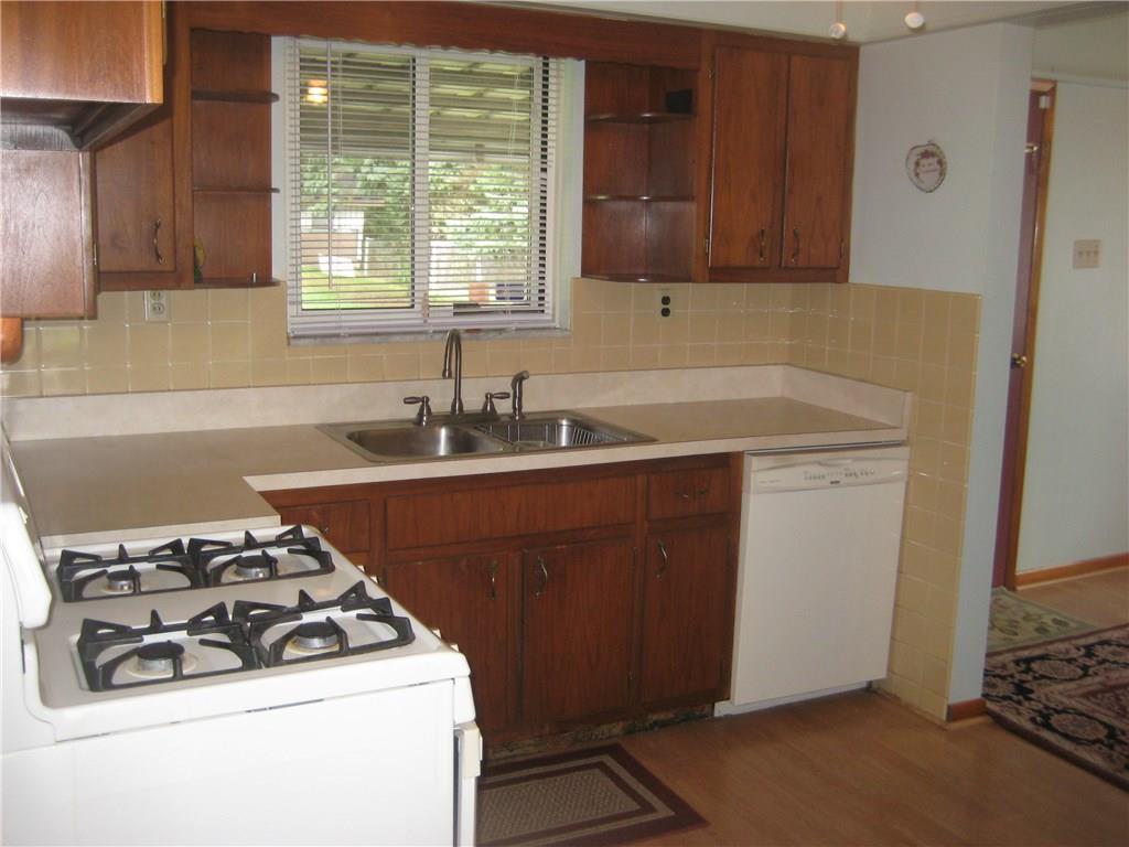 247 Barbara Drive McKees Rocks, PA 15136 - Photo 7 of 16
