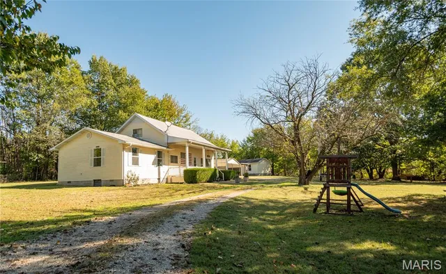 $215,000 | 325 County Road 467, Poplar Bluff, MO 63901