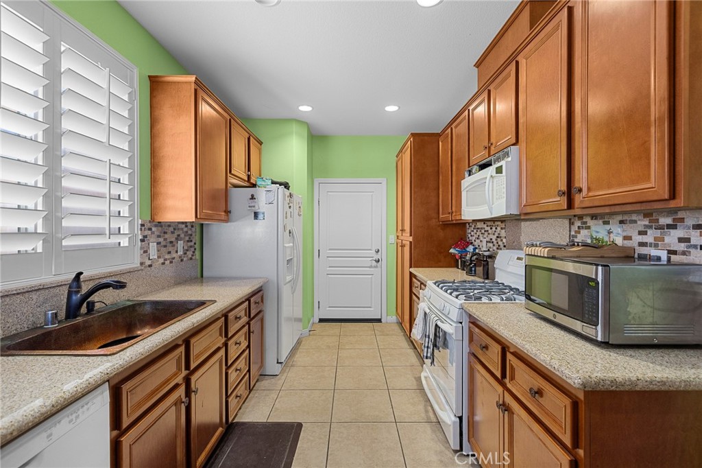 312 Pipe Springs Beaumont, CA 92223 - Photo 17 of 44