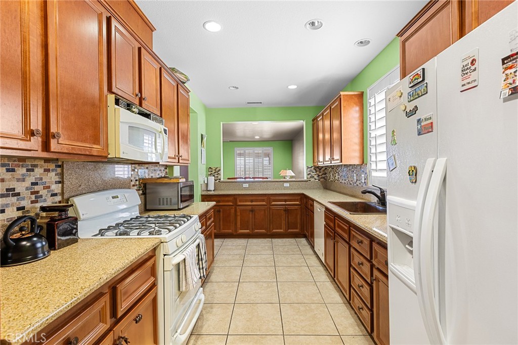 312 Pipe Springs Beaumont, CA 92223 - Photo 18 of 44