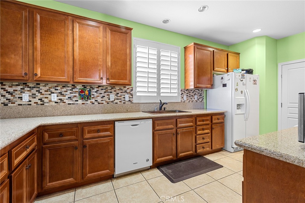 312 Pipe Springs Beaumont, CA 92223 - Photo 4 of 44