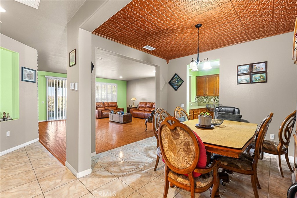 312 Pipe Springs Beaumont, CA 92223 - Photo 5 of 44