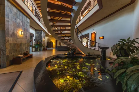 $16,000,000 | 123 Llanos Del Coyol 20113