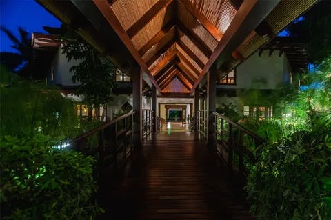 $16,000,000 | 123 Llanos Del Coyol 20113