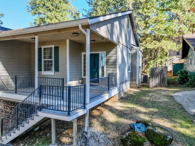 a view of a garden with a fountain