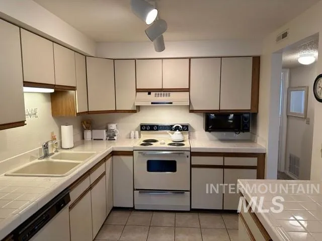 $284,000 | 3719 South Gekeler Lane, Unit 44, Boise, ID 83706