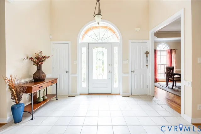 a view of livingroom with furniture