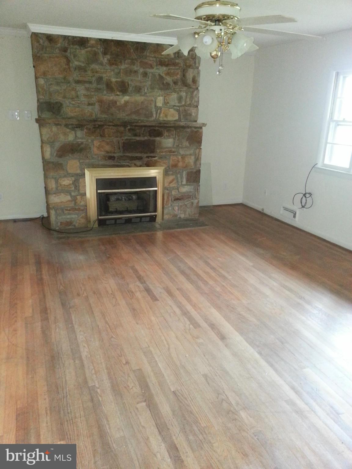 4112 Catlett Road Catlett, VA 20119 - Photo 3 of 8 Living Room