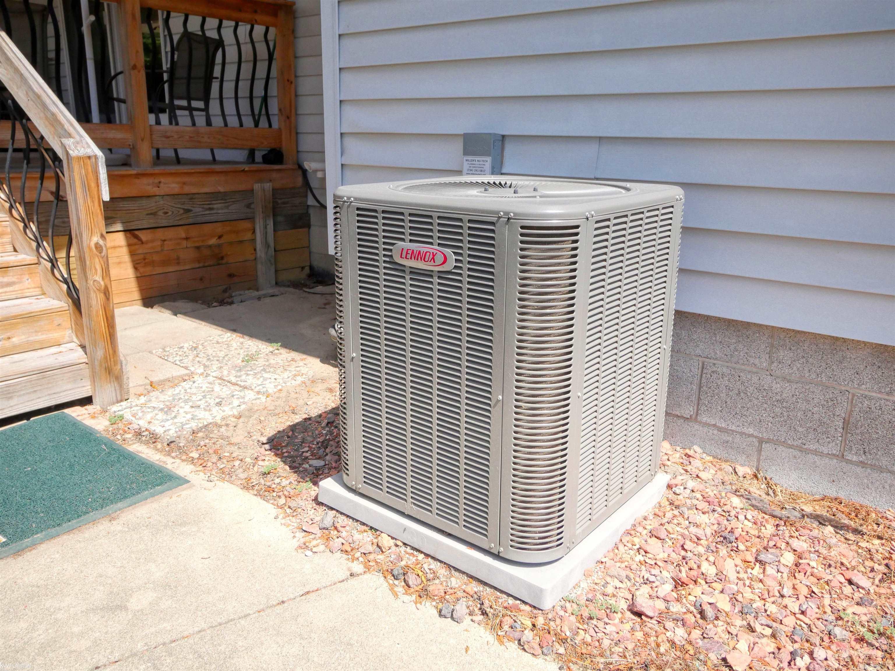 5135 East Dunbar Road Monroe, MI 48161 - Photo 19 of 48 50085189-18.JPG
