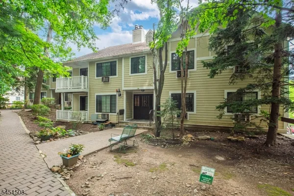 $420,000 | 4 B-c Foxwood Drive, Unit C, Morris Plains, NJ 07950