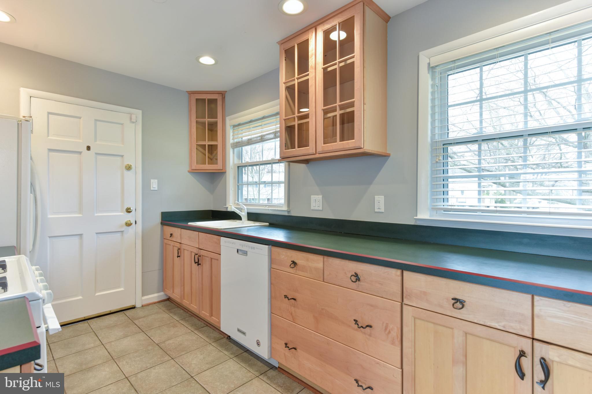 8501 Wagon Wheel Road Alexandria, VA 22309 - Photo 6 of 37 Kitchen