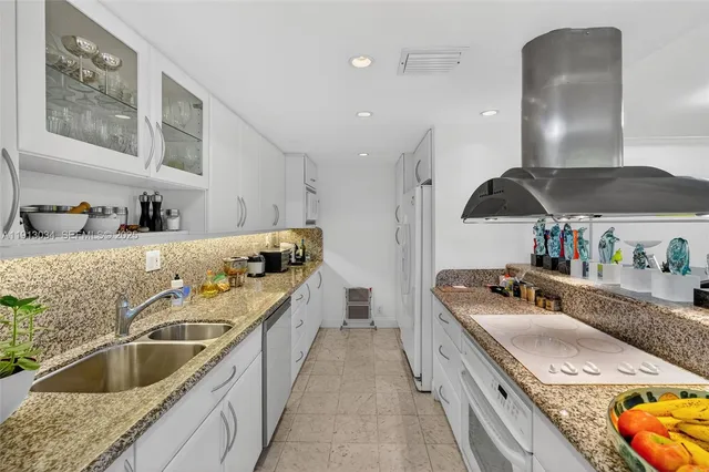 $1,210,000 | 181 Crandon Boulevard, Unit 106, Key Biscayne, FL 33149