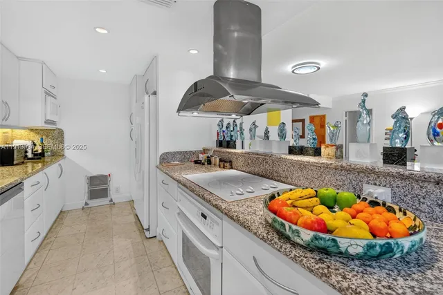 $1,210,000 | 181 Crandon Boulevard, Unit 106, Key Biscayne, FL 33149