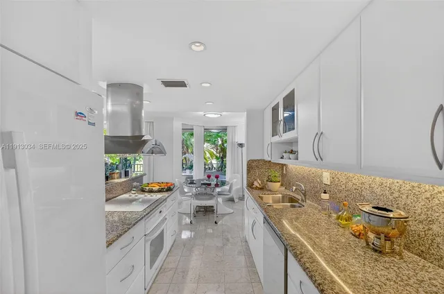$1,210,000 | 181 Crandon Boulevard, Unit 106, Key Biscayne, FL 33149