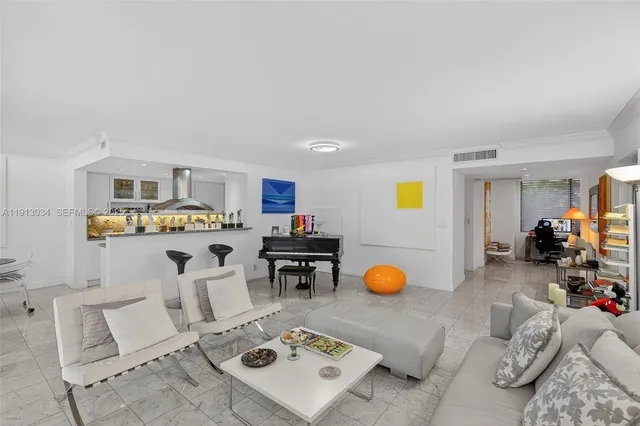 $1,210,000 | 181 Crandon Boulevard, Unit 106, Key Biscayne, FL 33149